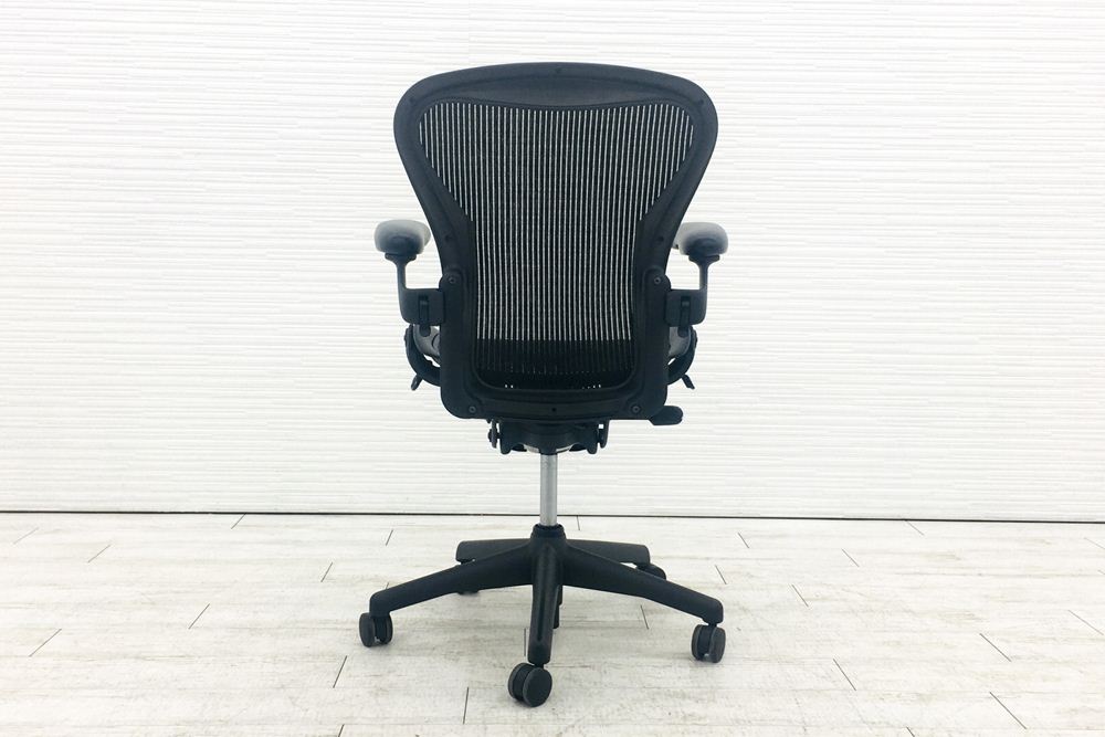 アーロンチェア 中古 Bサイズ フル装備 ハーマンミラー Herman Miller Aeron Chairs 中古オフィス家具 肘レバー シリンダー交換済みの画像