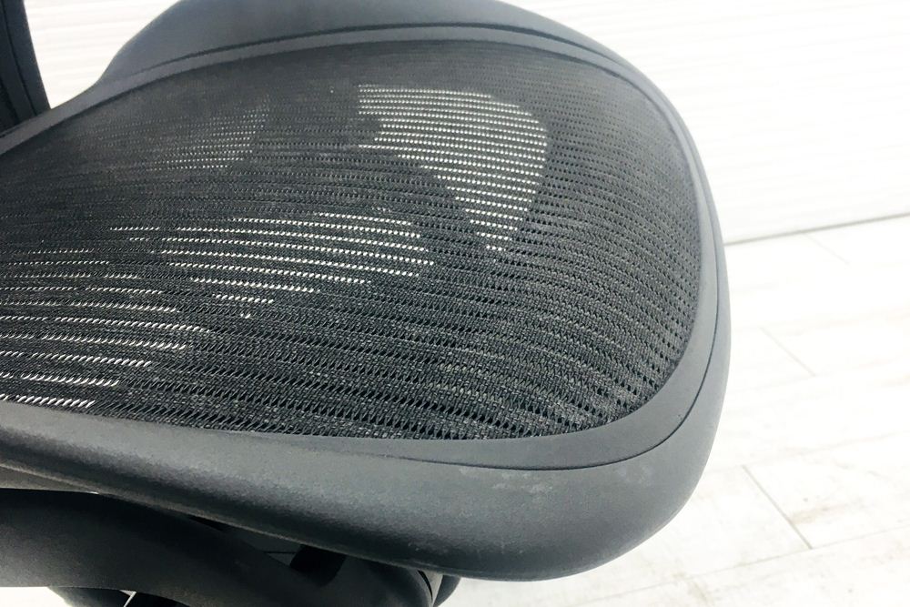 アーロンチェア 中古 Bサイズ フル装備 ハーマンミラー Herman Miller Aeron Chairs 中古オフィス家具 肘レバー シリンダー交換済みの画像