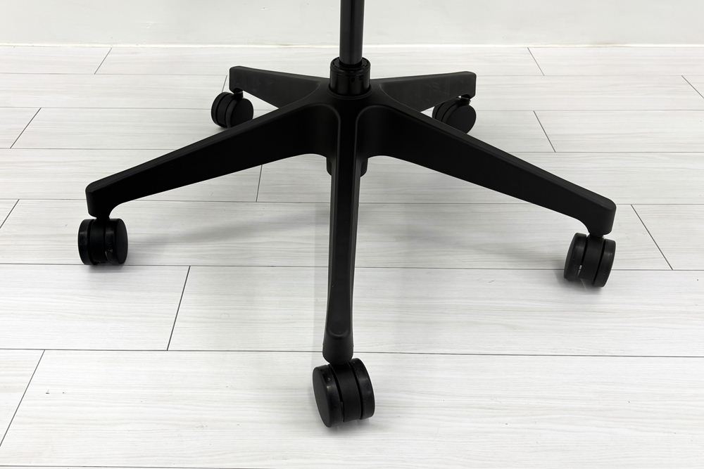 イトーキ アクトチェア 2023年製 中古 エクストラハイバック Act 事務椅子 ITOKI 中古オフィス家具 ブラックの画像