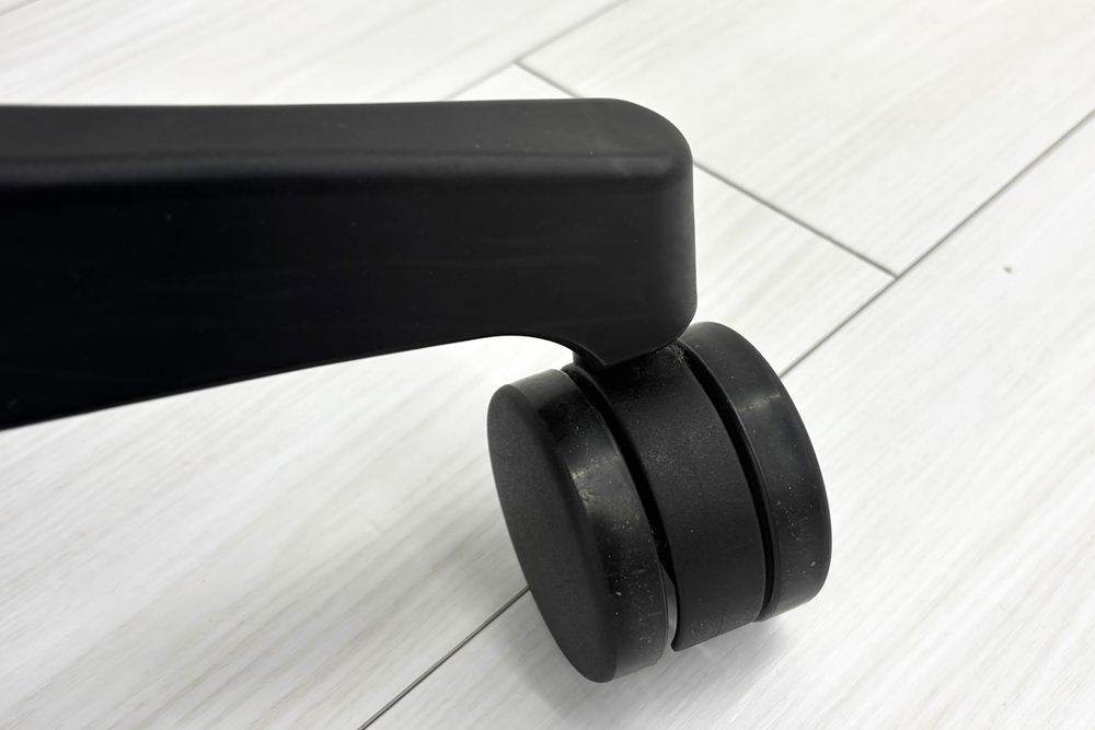 イトーキ アクトチェア 2023年製 中古 エクストラハイバック Act 事務椅子 ITOKI 中古オフィス家具 ブラックの画像