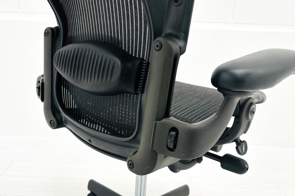 【消耗パーツ交換】 Aeron Chairs アーロンチェア 中古 Bサイズ フル装備 ハーマンミラー Herman Miller 中古オフィス家具 ランバーサポート 肘ダイヤルの画像
