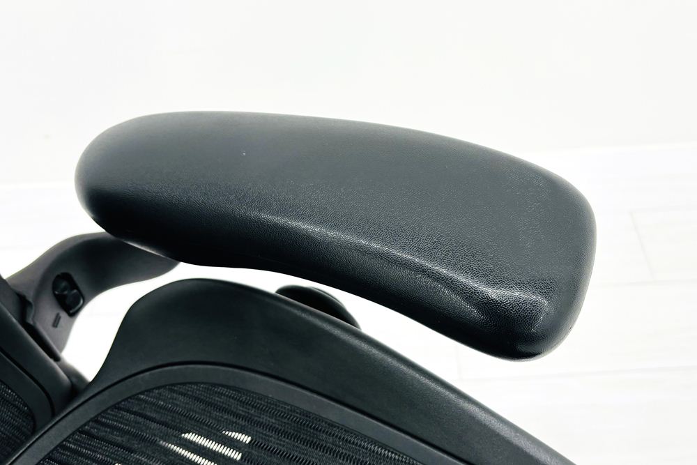 【消耗パーツ交換】 Aeron Chairs アーロンチェア 中古 Bサイズ フル装備 ハーマンミラー Herman Miller 中古オフィス家具 ランバーサポート 肘ダイヤルの画像