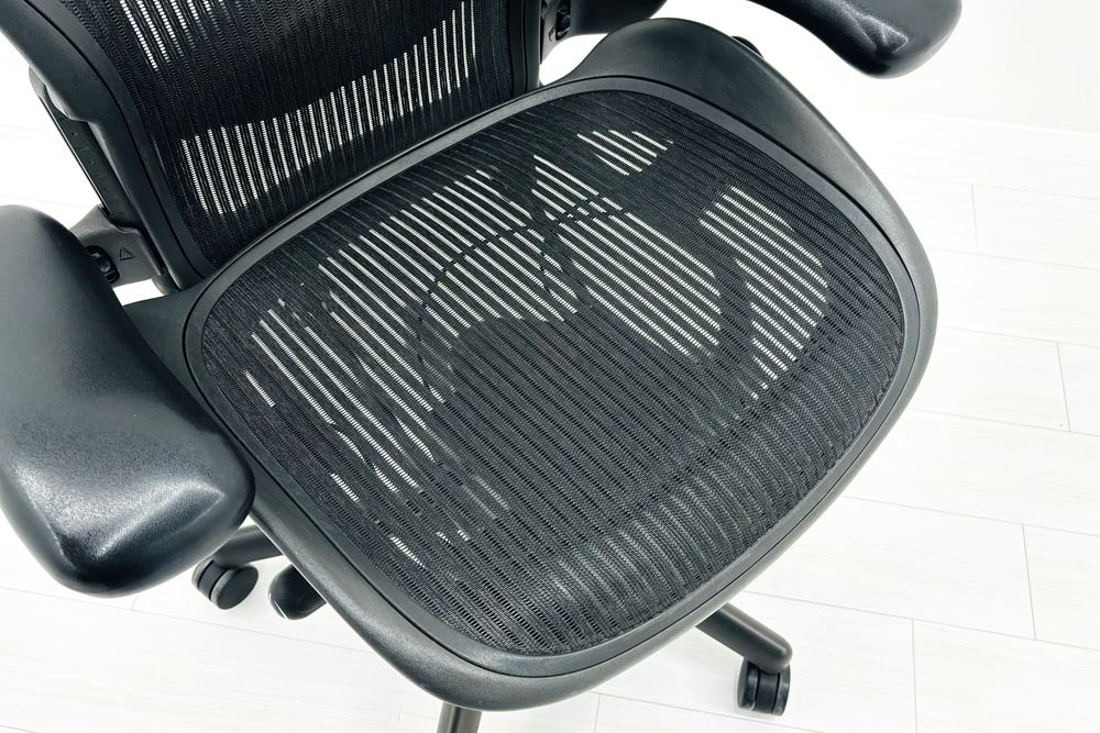 【消耗パーツ交換】 Aeron Chairs アーロンチェア 中古 Bサイズ フル装備 ハーマンミラー Herman Miller 中古オフィス家具 ランバーサポート 肘ダイヤルの画像