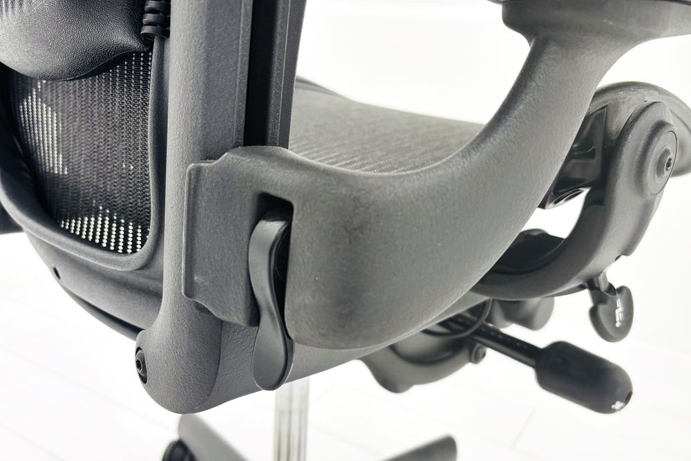 【消耗パーツ交換】 Herman Miller Aeron Chairs アーロンチェア 中古 Bサイズ フル装備 ハーマンミラー ランバーサポート 中古オフィス家具 肘レバータイプの画像