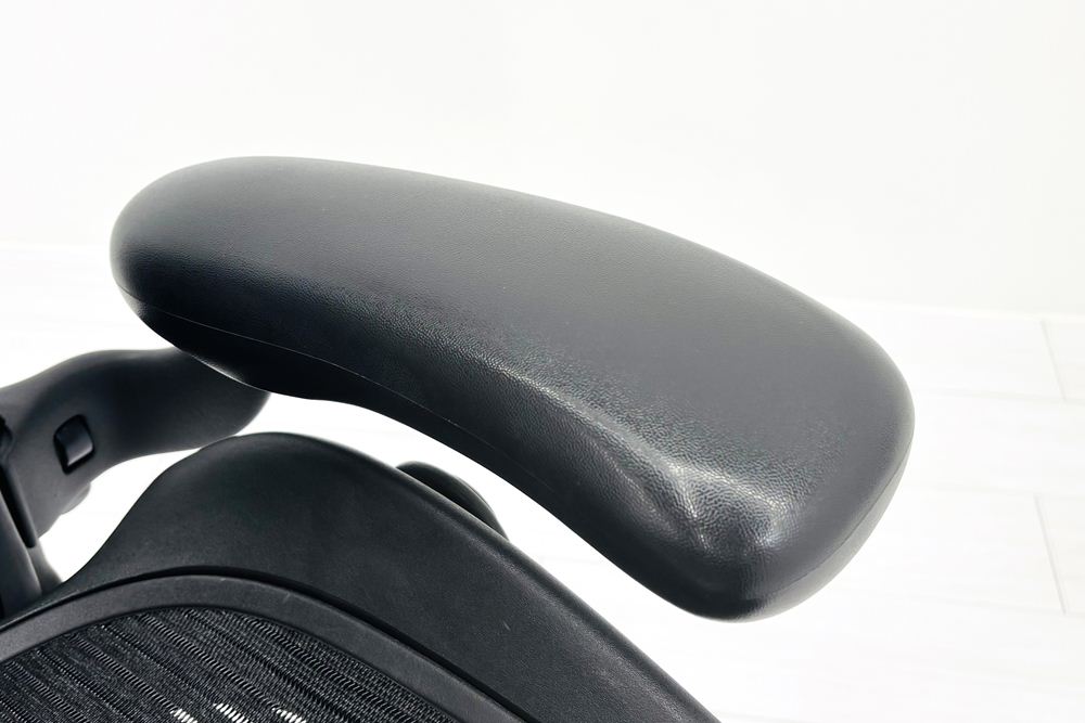 【消耗パーツ交換】 Herman Miller Aeron Chairs アーロンチェア 中古 Bサイズ フル装備 ハーマンミラー ランバーサポート 中古オフィス家具 肘レバータイプの画像