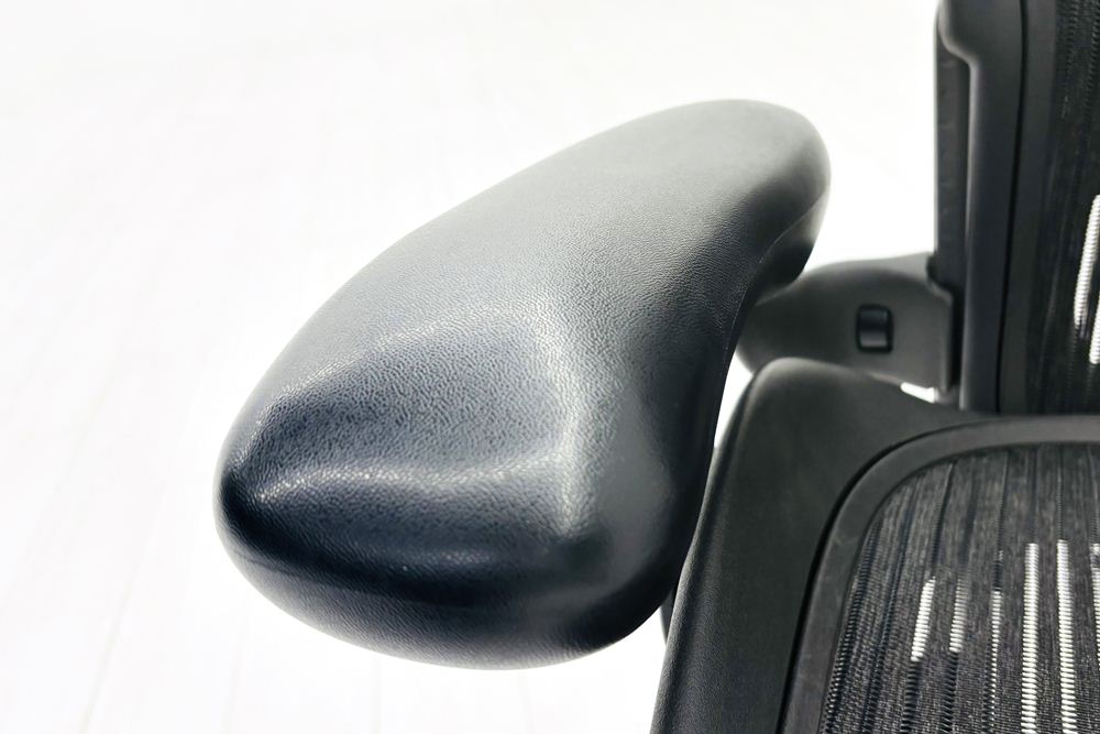 【消耗パーツ交換】 Herman Miller Aeron Chairs アーロンチェア 中古 Bサイズ フル装備 ハーマンミラー ランバーサポート 中古オフィス家具 肘レバータイプの画像