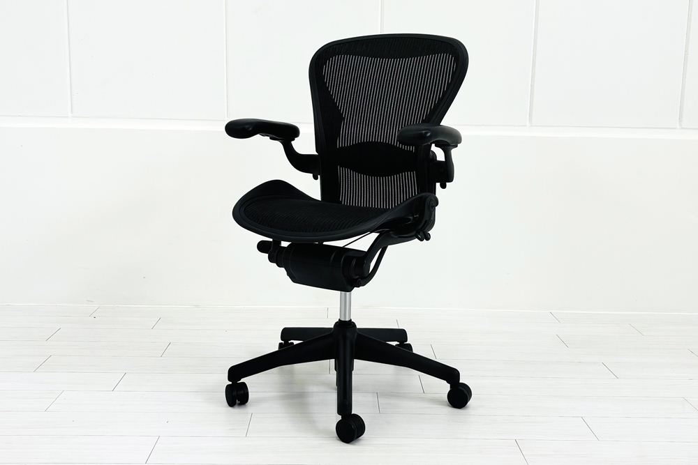 【消耗パーツ交換】 Herman Miller Aeron Chairs アーロンチェア 中古 Bサイズ フル装備 ハーマンミラー ランバーサポート 中古オフィス家具 肘レバータイプの画像