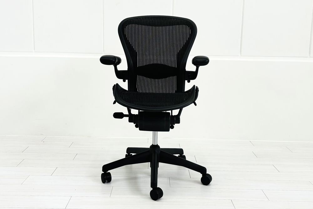 【消耗パーツ交換】 Herman Miller Aeron Chairs アーロンチェア 中古 Bサイズ フル装備 ハーマンミラー ランバーサポート 中古オフィス家具 肘レバータイプの画像