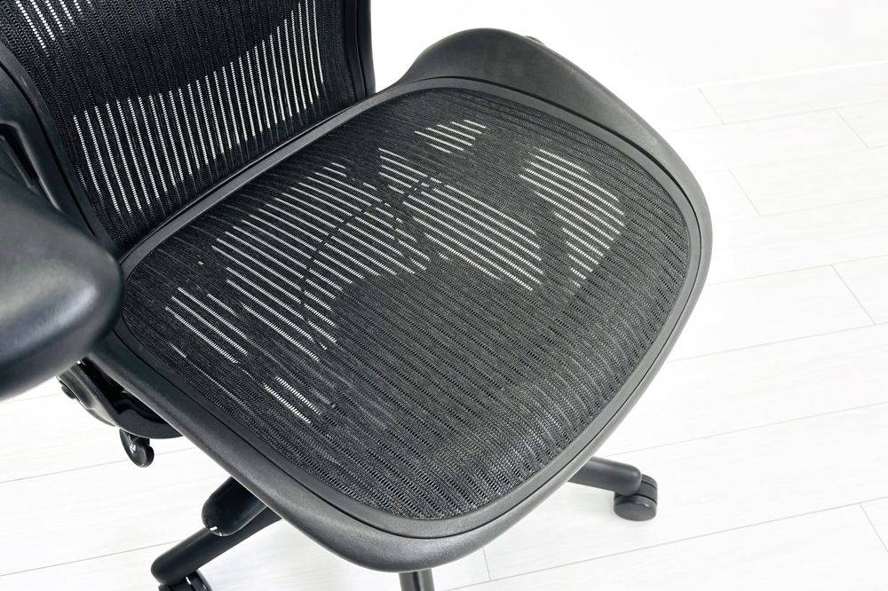 【消耗パーツ交換】 Herman Miller Aeron Chairs アーロンチェア 中古 Bサイズ フル装備 ハーマンミラー ランバーサポート 中古オフィス家具 肘レバータイプの画像