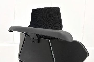イトーキ フリップフラップチェア 2019年製 中古 エクストラハイバック 事務椅子 ITOKI FLIP FLAP 中古オフィス家具 ブラックの画像