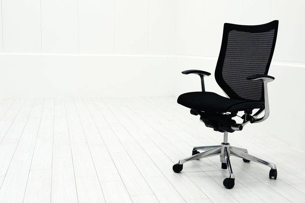 【ポリッシュ脚ピカピカ磨き有！】Baron Chair バロンチェア オカムラ 中古 固定肘 中古オフィス家具 ハイバックメッシュ ブラックの画像