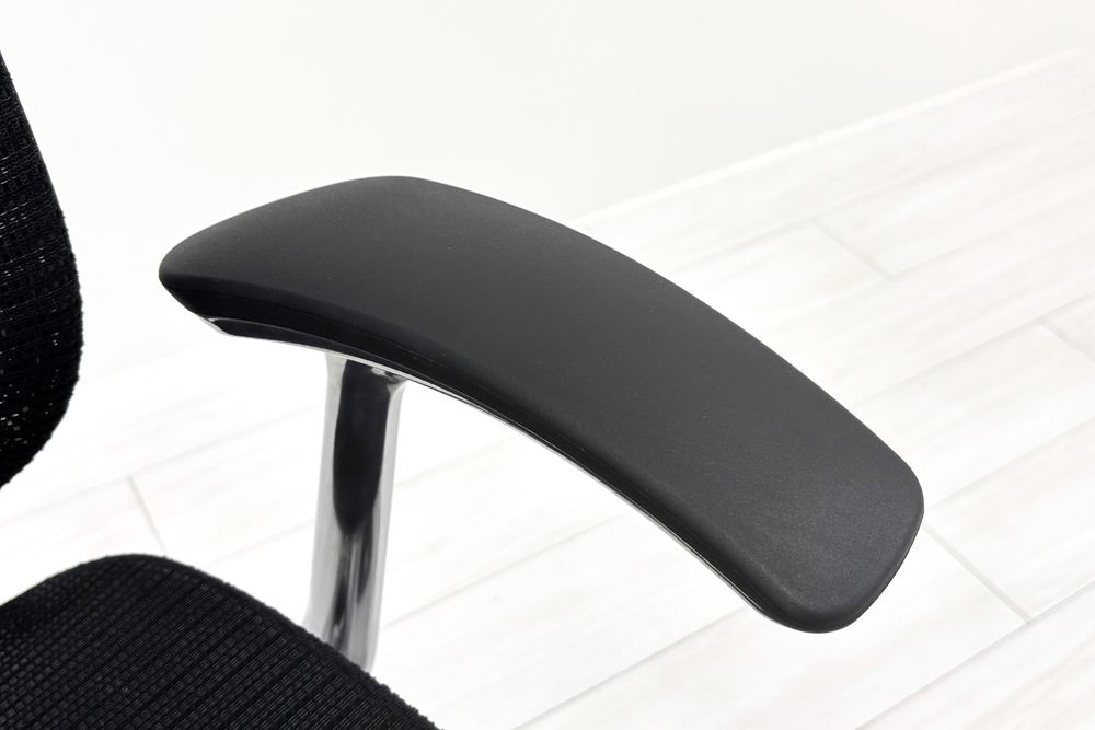 【ポリッシュ脚ピカピカ磨き有！】Baron Chair バロンチェア オカムラ 中古 固定肘 中古オフィス家具 ハイバックメッシュ ブラックの画像