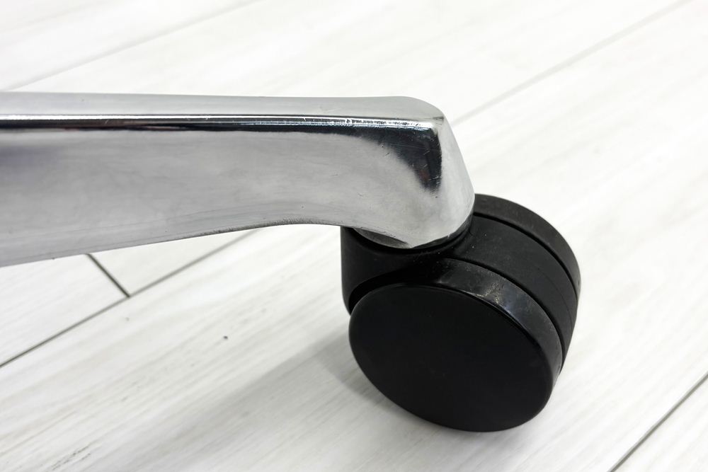 【ポリッシュ脚ピカピカ磨き有！】Baron Chair バロンチェア オカムラ 中古 固定肘 中古オフィス家具 ハイバックメッシュ ブラックの画像