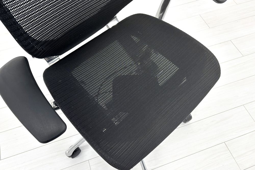 【ポリッシュ脚ピカピカ磨き有！】Baron Chair バロンチェア オカムラ 中古 固定肘 中古オフィス家具 ハイバックメッシュ ブラックの画像