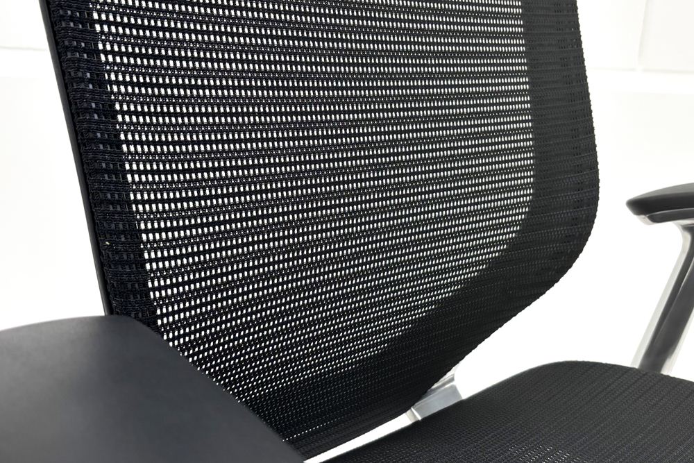 【ポリッシュ脚ピカピカ磨き有！】Baron Chair バロンチェア オカムラ 中古 固定肘 中古オフィス家具 ハイバックメッシュ ブラックの画像