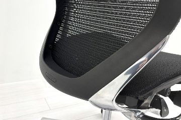 【ポリッシュ脚ピカピカ磨き有！】Baron Chair バロンチェア オカムラ 中古 固定肘 中古オフィス家具 ハイバックメッシュ ブラックの画像