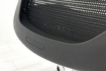 【ポリッシュ脚ピカピカ磨き有！】Baron Chair バロンチェア オカムラ 中古 固定肘 中古オフィス家具 ハイバックメッシュ ブラックの画像