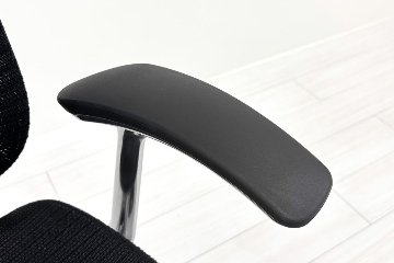 【ポリッシュ脚ピカピカ磨き有！】Baron Chair バロンチェア オカムラ 中古 固定肘 中古オフィス家具 ハイバックメッシュ ブラックの画像