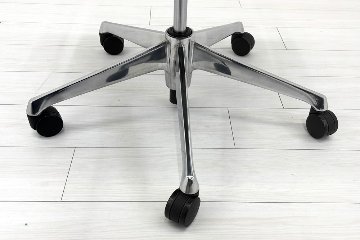 【ポリッシュ脚ピカピカ磨き有！】Baron Chair バロンチェア オカムラ 中古 固定肘 中古オフィス家具 ハイバックメッシュ ブラックの画像