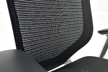 【ポリッシュ脚ピカピカ磨き有！】Baron Chair バロンチェア オカムラ 中古 固定肘 中古オフィス家具 ハイバックメッシュ ブラックの画像