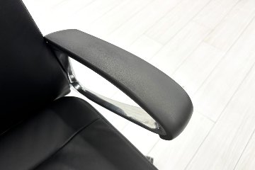 【6脚セット】 オカムラ モードチェア 中古 2017年製 ハイバック デザインアーム 中古オフィス家具 ブラック レザーの画像