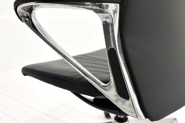 【6脚セット】 オカムラ モードチェア 中古 2017年製 ハイバック デザインアーム 中古オフィス家具 ブラック レザーの画像