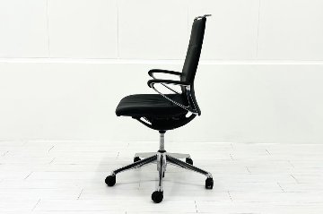 【6脚セット】 オカムラ モードチェア 中古 2017年製 ハイバック デザインアーム 中古オフィス家具 ブラック レザーの画像