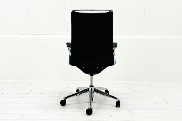 【6脚セット】 オカムラ モードチェア 中古 2017年製 ハイバック デザインアーム 中古オフィス家具 ブラック レザーの画像