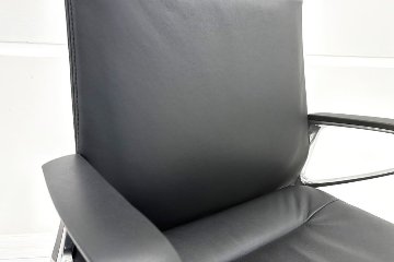 【6脚セット】 オカムラ モードチェア 中古 2017年製 ハイバック デザインアーム 中古オフィス家具 ブラック レザーの画像