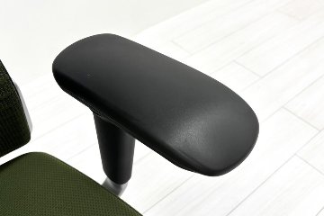 オカムラ コーラルチェア 中古 コーラル エクストラハイバック メッシュ 可動肘 ヘッドレスト付 中古オフィス家具 ダークグリーンの画像