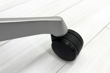オカムラ コーラルチェア 中古 コーラル エクストラハイバック メッシュ 可動肘 ヘッドレスト付 中古オフィス家具 ダークグリーンの画像