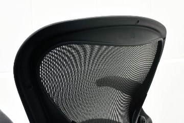 ハーマンミラー アーロンチェア リマスタード Bサイズ ライトシリーズ 中古 2018年製 Herman Miller Aeron Chair Remastered 中古オフィス家具 グラファイトの画像