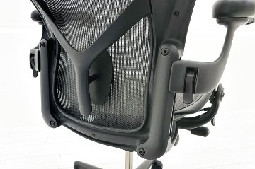 ハーマンミラー アーロンチェア リマスタード Bサイズ ライトシリーズ 中古 2018年製 Herman Miller Aeron Chair Remastered 中古オフィス家具 グラファイトの画像