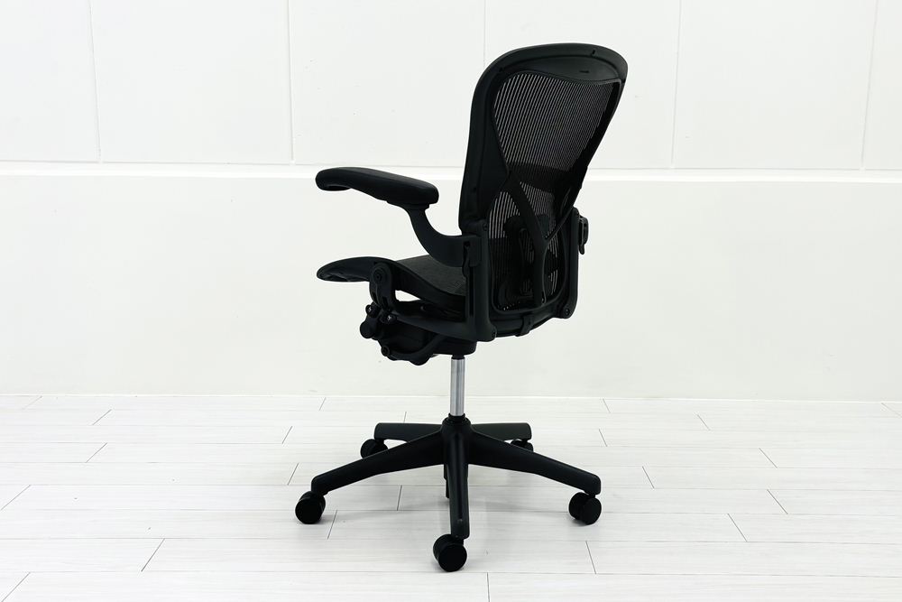 ハーマンミラー アーロンチェア Bサイズ フル装備 中古 2016年製 ポスチャーフィット Herman Miller Aeron Chair 中古オフィス家具 肘レバーの画像