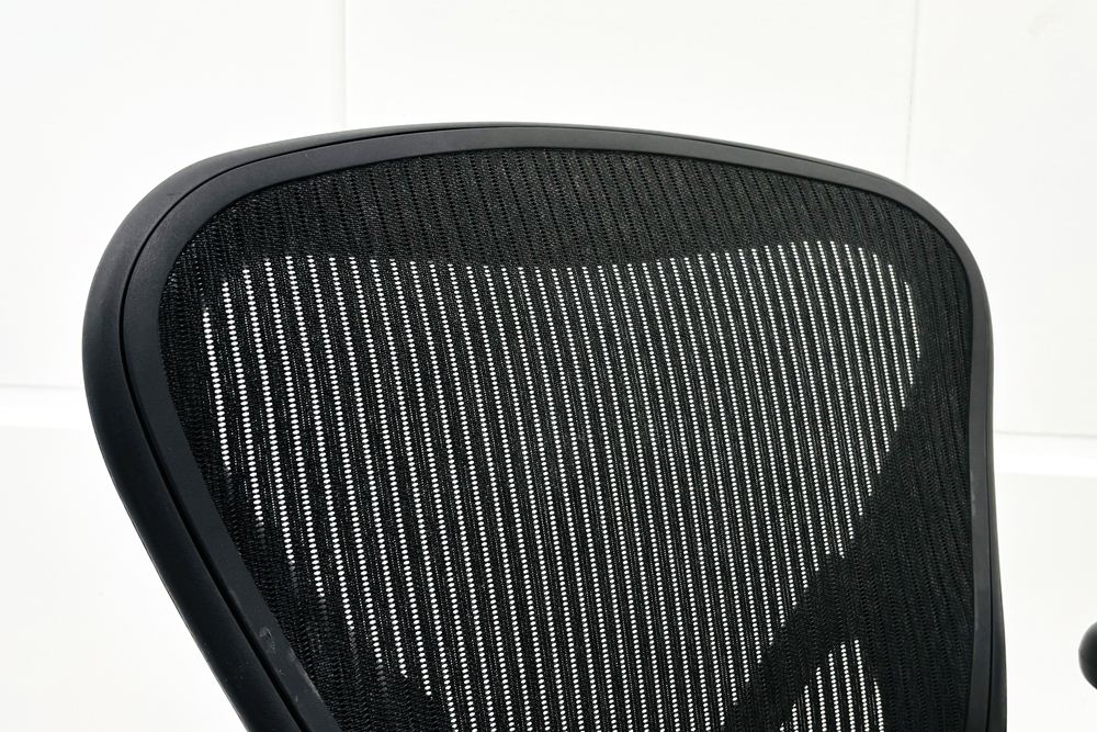 ハーマンミラー アーロンチェア Bサイズ フル装備 中古 2019年製 ポスチャーフィット Herman Miller Aeron Chair 中古オフィス家具 肘レバーの画像