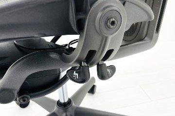 ハーマンミラー アーロンチェア Bサイズ フル装備 中古 2019年製 ポスチャーフィット Herman Miller Aeron Chair 中古オフィス家具 肘レバーの画像