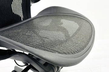 ハーマンミラー アーロンチェア Bサイズ フル装備 中古 2019年製 ポスチャーフィット Herman Miller Aeron Chair 中古オフィス家具 肘レバーの画像