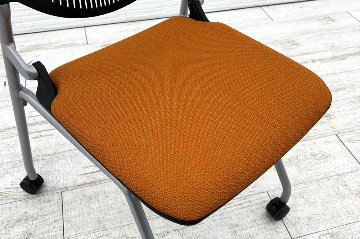 【専用ページ】オカムラ ルナチェア 肘無 中古 【8脚セット】 Runa ミーティングチェア 会議椅子 ネスティングチェア オレンジの画像