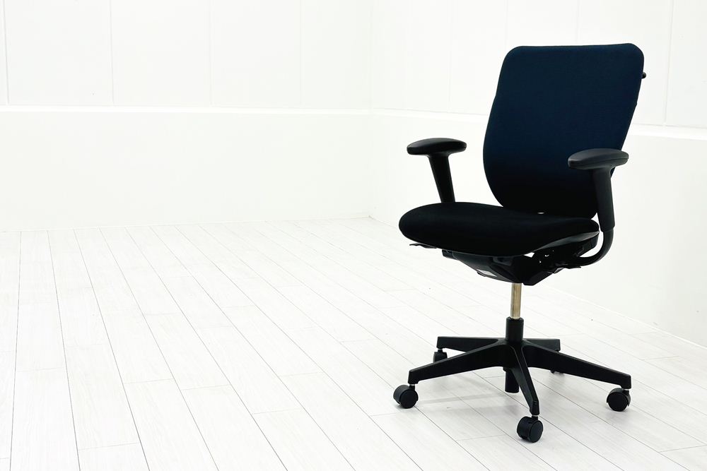 イトーキ PRAO(プラオチェア)シリーズ 中古 2020年製 ハイバック 可動肘 中古オフィス家具 オフィスチェア KE-240GHHT1T1L6の画像