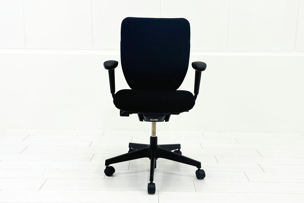 イトーキ PRAO(プラオチェア)シリーズ 中古 2020年製 ハイバック 固定肘 中古オフィス家具 オフィスチェア 座ブラック 背ブルーの画像