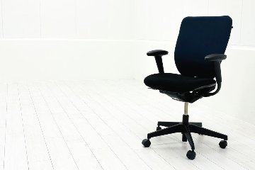 イトーキ PRAO(プラオチェア)シリーズ 中古 2020年製 ハイバック 固定肘 中古オフィス家具 オフィスチェア 座ブラック 背ブルーの画像