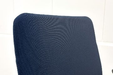 イトーキ PRAO(プラオチェア)シリーズ 中古 2020年製 ハイバック 固定肘 中古オフィス家具 オフィスチェア 座ブラック 背ブルーの画像