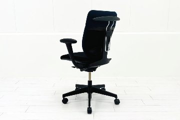 イトーキ PRAO(プラオチェア)シリーズ 中古 2020年製 ハイバック 固定肘 中古オフィス家具 オフィスチェア 座ブラック 背ブルーの画像