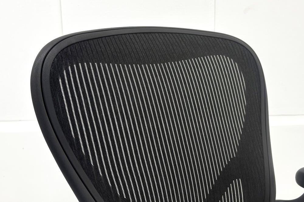 【ポリッシュ脚ピカピカ磨き】 ハーマンミラー アーロンチェア Cサイズ フル装備 中古 ポスチャーフィット Herman Miller Aeron Chair 中古オフィス家具 肘レバーの画像