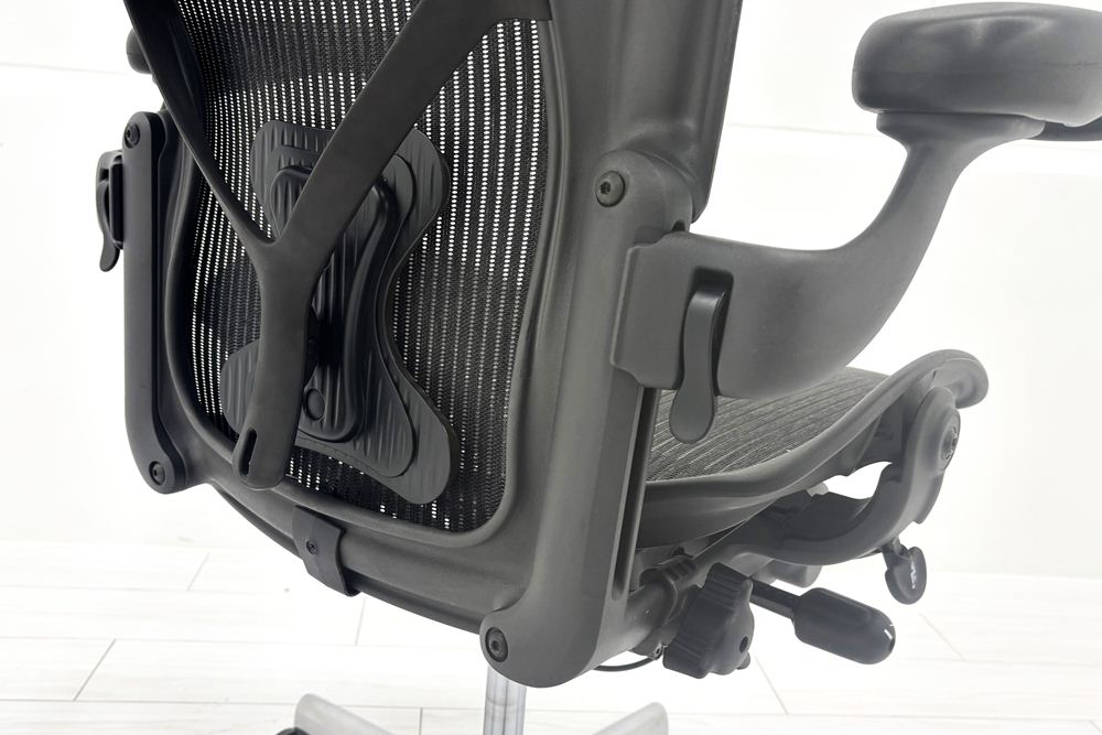 【ポリッシュ脚ピカピカ磨き】 ハーマンミラー アーロンチェア Cサイズ フル装備 中古 ポスチャーフィット Herman Miller Aeron Chair 中古オフィス家具 肘レバーの画像