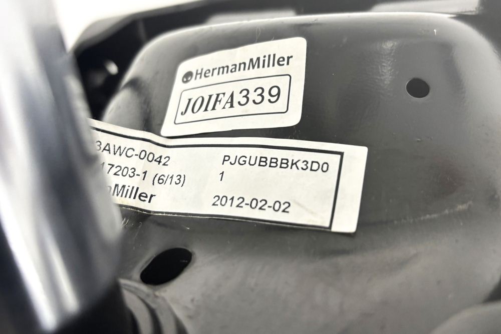 【ポリッシュ脚ピカピカ磨き】 ハーマンミラー アーロンチェア Cサイズ フル装備 中古 ポスチャーフィット Herman Miller Aeron Chair 中古オフィス家具 肘レバーの画像