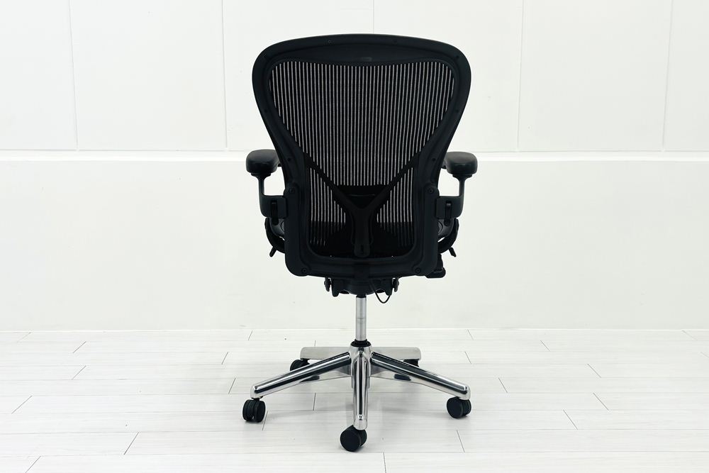 【ポリッシュ脚ピカピカ磨き】 ハーマンミラー アーロンチェア Cサイズ フル装備 中古 ポスチャーフィット Herman Miller Aeron Chair 中古オフィス家具 肘レバーの画像
