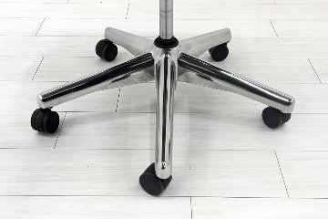 【ポリッシュ脚ピカピカ磨き】 ハーマンミラー アーロンチェア Cサイズ フル装備 中古 ポスチャーフィット Herman Miller Aeron Chair 中古オフィス家具 肘レバーの画像