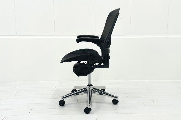 【ポリッシュ脚ピカピカ磨き】 ハーマンミラー アーロンチェア Cサイズ フル装備 中古 ポスチャーフィット Herman Miller Aeron Chair 中古オフィス家具 肘レバーの画像