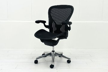【ポリッシュ脚ピカピカ磨き】 ハーマンミラー アーロンチェア Cサイズ フル装備 中古 ポスチャーフィット Herman Miller Aeron Chair 中古オフィス家具 肘レバーの画像